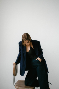 Einfarbiges Blazer-Outfit Einfarbiges Blazer-Outfit