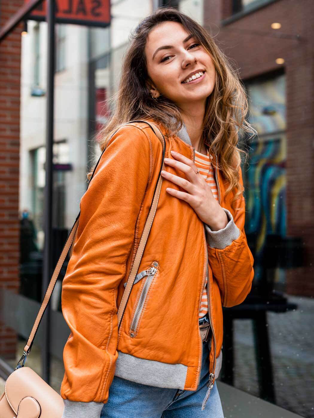 damen-lederjacke-richtig-kombinieren