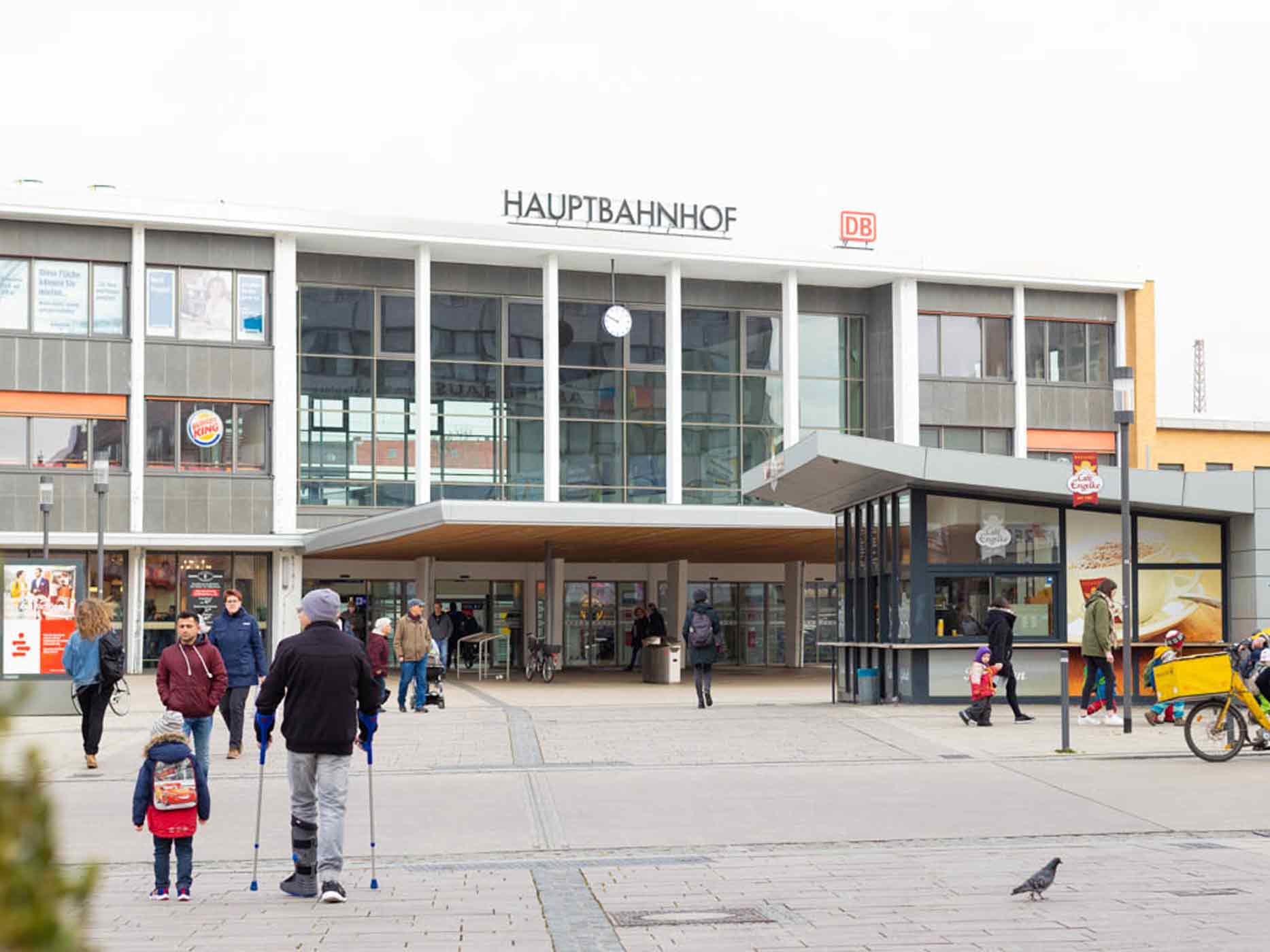 Anfahrt Hildesheim Das Bahnhofsgebäude in Hildesheim