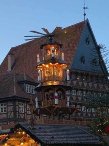 Weihnachtspyramide auf dem Hildesheimer Marktplatz