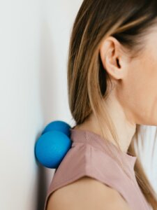 Foam Rolling Faszientraining Faszienrolle während der Anwendung