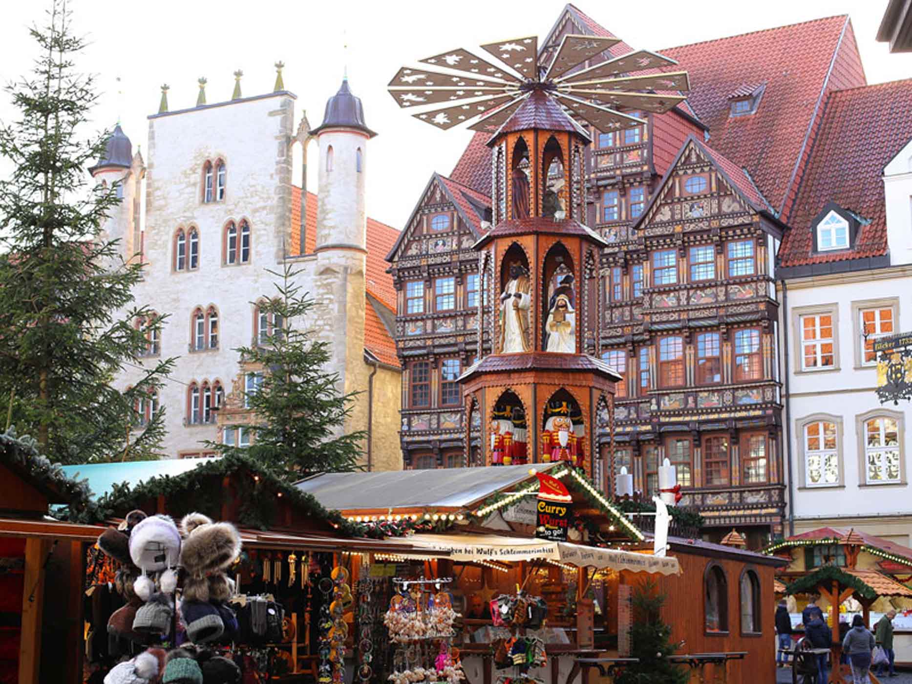 Weihnachtspyramide auf dem Hildesheimer Weihnachtsmarkt