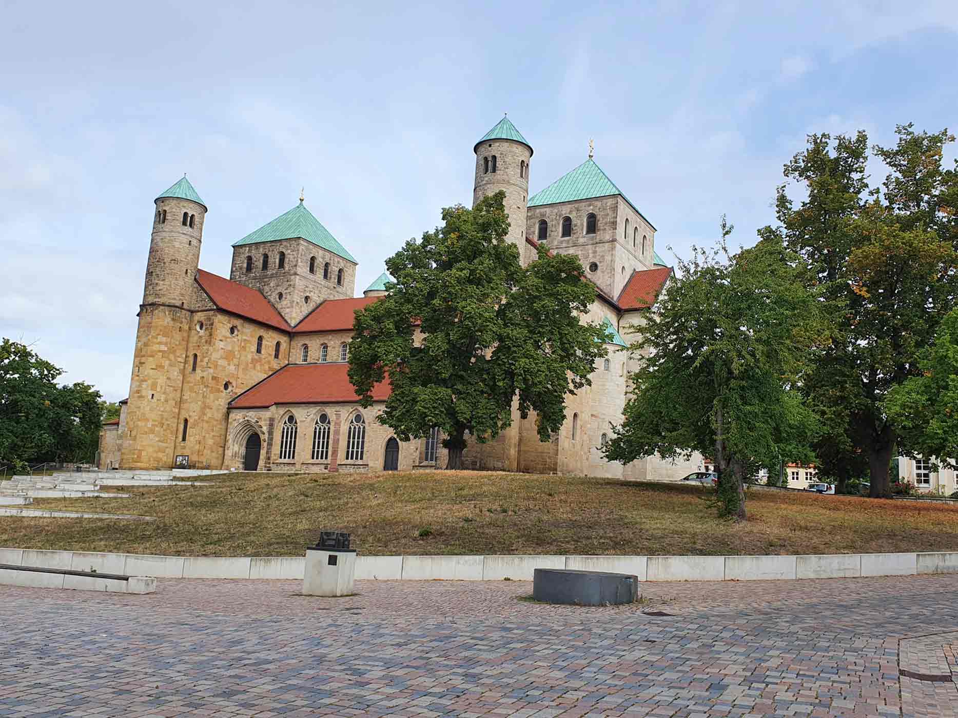Blick auf die Michaeliskirche in Hildesheim